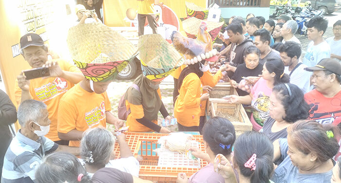 Semarak HATN 2024 PINSAR Gelar Bazar Ayam & Telur di Taman Keprabon Solo