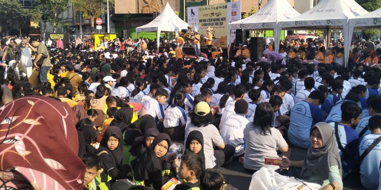 Puncak Acara HATN ke-14 di Solo , Pecahkan Rekor MURI Makan Ayam dan Telur Bersama Terbanyak di Indonesia