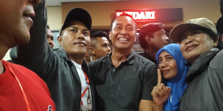 Calon Gubernur Andhika Perkasa Saksikan Wayang Orang Sriwedari 