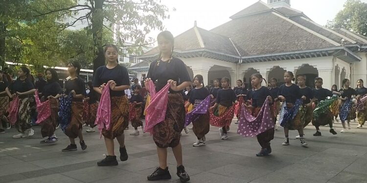 Tari Jumputan Semarakkan Festival Budaya Penumping di Loji Gandrung