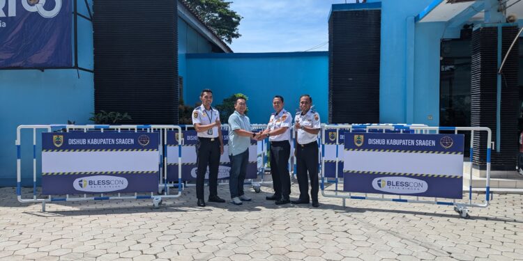 BLES Berikan 20 Barikade ke Dishub Sragen