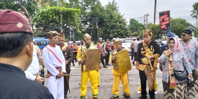 Aksi Atraktif Kerajaan Sekala Brak dikota Solo dalam Festival Adat Keraton Nusantara