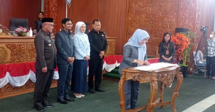 Sidang Paripurna DPRD Depok Sahkan Persetujuan Raperda dan APBD Tahun Anggaran 2025