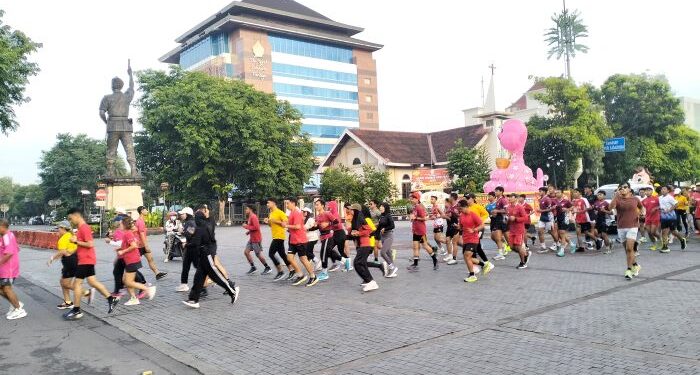 Semarak Imlek Run diikuti Komunitas Runner di Solo , Start Finish di Gedung Joeang 45