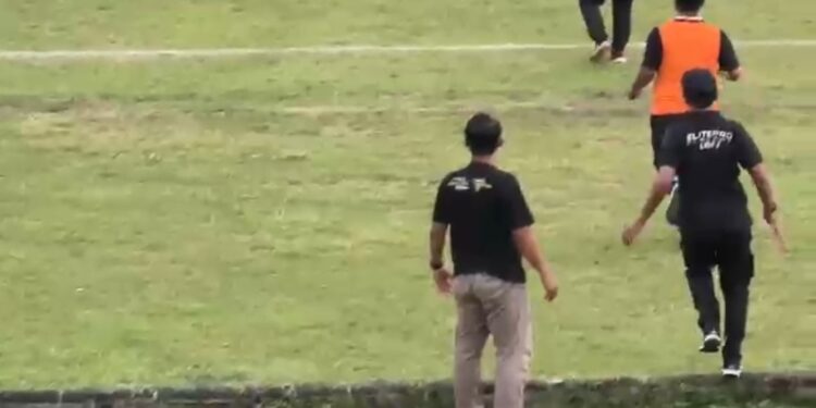 Liga 4 Jateng, Wasit Fero Arsanto Dianiaya Official PSIR Rembang Usai Laga di Gelora Merdeka Sukoharjo.