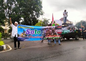 Solo Peduli Palestina Aksi Unjuk Rasa di Bundaran Gladag Ba’da Jumatan 