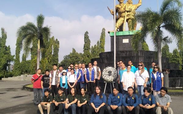 Warga Tionghoa di Solo Ziarah ke-5 Pusara Pahlawan Keturunan Tionghoa di TMP Jurug Dalam Rangka Qing Ming ( Ceng Beng )