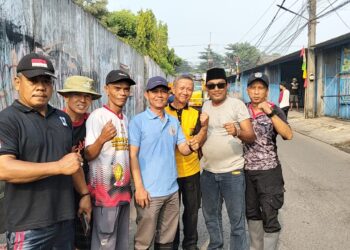 Rangkaian HUT Depok ke-26, Warga Bersama Lurah Sukatani Lakukan Aksi Bersih Lingkungan