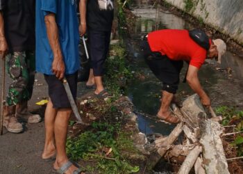 Memperingati Hari Ulang Tahun (HUT) ke-26 Kota Depok, RW 015 Kemiri Muka Gelar Aksi Bersih-Bersih