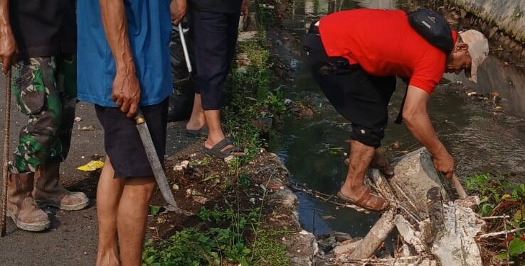 Memperingati Hari Ulang Tahun (HUT) ke-26 Kota Depok, RW 015 Kemiri Muka Gelar Aksi Bersih-Bersih