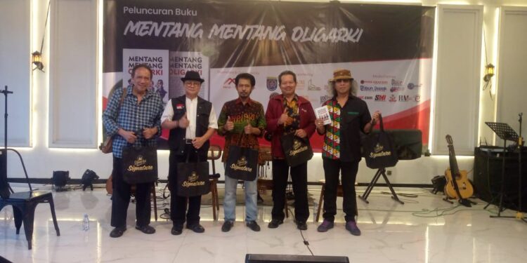 Seorang Akademisi, Penulis Dodo Lantang Meluncurkan Buku “Mentang-Mentang Oligarki”