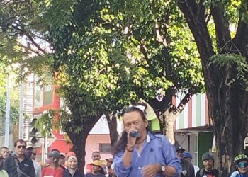 Glen , ( Ridwan Agung ) Idola Baru CFD Solo Via Rock in Halte 