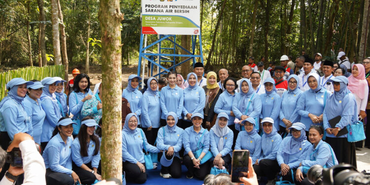 Istri Istri Menteri Belanja Batik Sragen, Cosmas : Sedikitnya 200 Juta