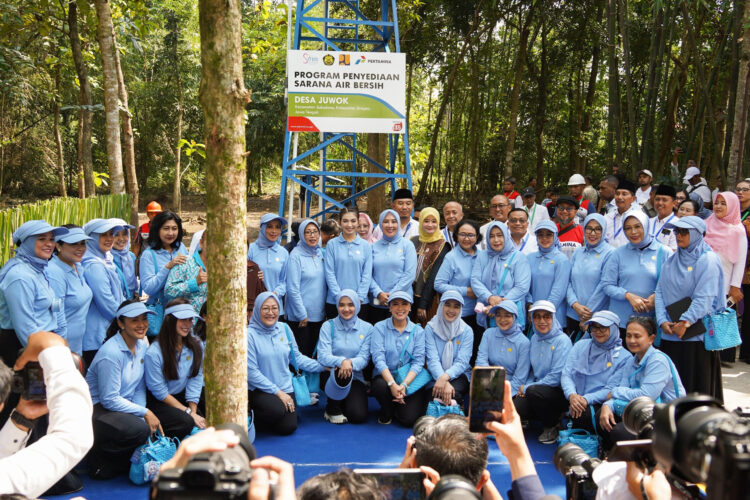Istri Istri Menteri Belanja Batik Sragen, Cosmas : Sedikitnya 200 Juta