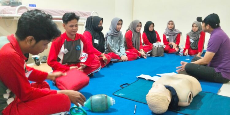 Prodi D3 Keperawatan Unimus Semarang Gelar Pelatihan BTCLS untuk Mahasiswa Keperawatan Tahun 2025