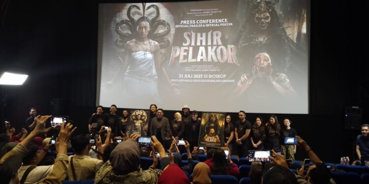 Starvision Rilis Official Trailer dan Poster Film SIHIR PELAKOR Tayang di Bioskop Mulai 31 Juli 2025