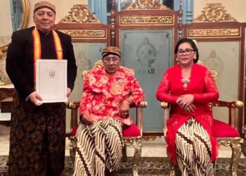 Ketua Umum AMKI Dinobatkan Jadi Bangsawan Keraton Surakarta, Ini Sosok Tundra Meliala yang Curi Perhatian Raja