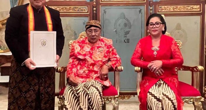 Ketua Umum AMKI Dinobatkan Jadi Bangsawan Keraton Surakarta, Ini Sosok Tundra Meliala yang Curi Perhatian Raja