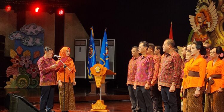 Pengurus Baru PWI Bali Dilantik, Dira Arsana Apresiasi Peran Pemerintah Jaga Kebebasan Pers, Wagub Sepakat Sekolah Jurnalistik