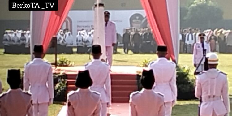 Bupati Sigit Bangga Paskibra HUT RI ke-80 di Stadion Taruna