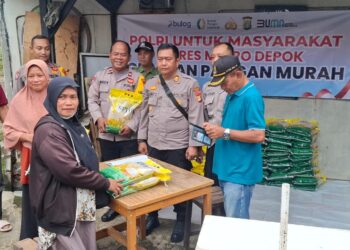 Polisi Depok Jual Beras Murah SPHP Bulog, Hanya Rp11 Ribu per Kilogram