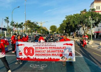 100 Bendera Merah Putih di Titik Nol Kilometer Yogyakarta Di Bagikan DPP Front Jihad Islam DIY