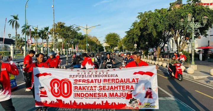 100 Bendera Merah Putih di Titik Nol Kilometer Yogyakarta Di Bagikan DPP Front Jihad Islam DIY