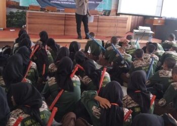 Bangun Disiplin Pelajar, Polsek Cikelet Sosialisasi Lalu Lintas dan Narkoba