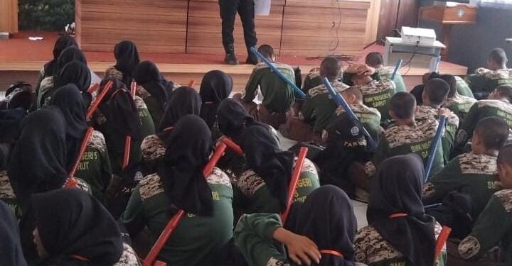 Bangun Disiplin Pelajar, Polsek Cikelet Sosialisasi Lalu Lintas dan Narkoba