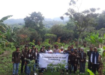 Kapolsek Sukawening Ikut Tanam Pohon, Dukung Reboisasi Bersama Mahasiswa Universitas Garut