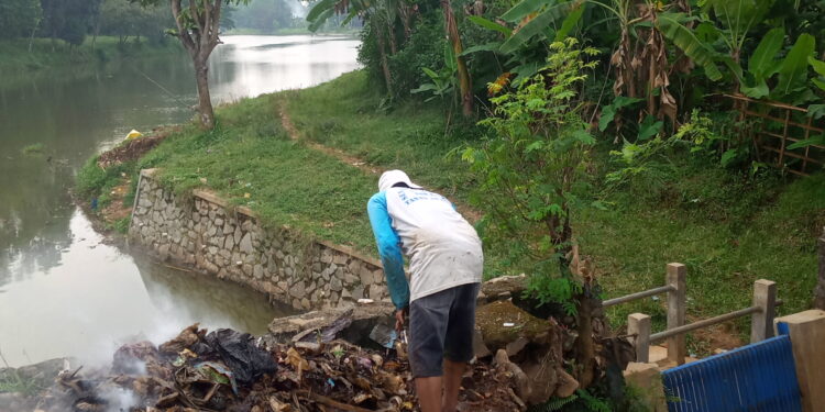 Permasalahan Sampah di Sekitar Setu Jatijajar dan Terminal Jatijajar