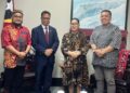 Duta Besar Republik Demokratik Timor Leste Mr. Roberto Sarmento de Oliveira Soares menyambut hangat kedatangan GKR Pakoe Boewono, KRA. Samsul A. Wijoyonagoro dan KRA. Tundra Meliala Wartonagoro di kantor Kedutaan Timor Leste, Jakarta Selatan, Senin (4/8/2025)