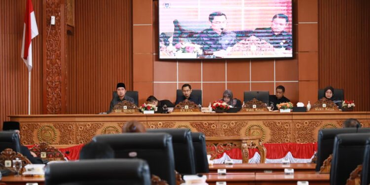 DRAMA PARIPURNA: PKS Bukan Cari Panggung, Menanyakan Data Anggaran Masjid Margonda & Layanan Publik Kok Jadi Korban?”