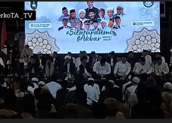 Diguyur Hujan , Silaturahmi Akbar Forum Silaturahmi Ulama dan Tokoh Umat Islam di Balai Kota Solo 
