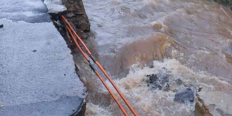 Jalan Raya Pitara Pancoran Mas Amblas, Pemerintah Kota Depok Diduga Lambat Untuk Lakukan Perbaikan