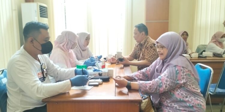 Manfaatkan Cek Kesehatan, Sekwan DPRD : Ingatkan Pentingnya Pola Hidup Sehat dan Olahraga