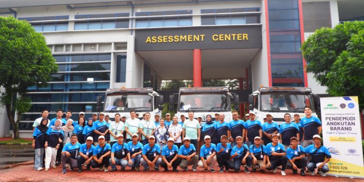 30 Driver FAW Trucks Raih Sertifikasi dari Ditjen Perhubungan Darat Kemenhub 