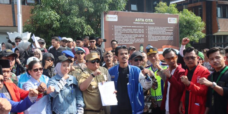 Forkopimda Duduk Bersama Temui Massa, Kapolres Garut Puji Aspirasi yang Disampaikan dengan Tertib