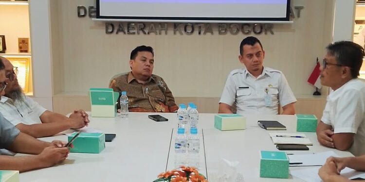 Tindaklanjuti Keluhan Banjir Pabuaran, Adityawarman Diskusi dengan PUPR dan Tokoh Tamansari