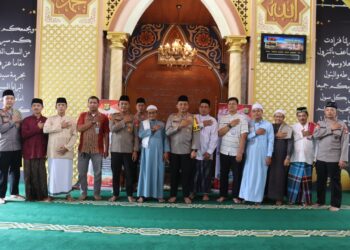 Kapolres Metro Depok Gelar Sholat Jumat Keliling & Jumat Curhat DI Masjid Jami Al Ikhlas Cisalak Pasar