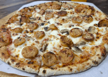 Kunjungi Pizza De Talas, Pizza Pertama yang Gunakan Tepung Talas