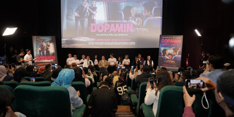 Film Dopamin Merilis Official Trailer & Poster: Saat Pernikahan Angga Yunanda & Shenina Cinnamon Dikejutkan dengan Sekoper Uang dan Mayat Tamu Asing Mengubah Perjalanan Cinta dan Hidup Mereka