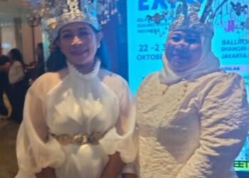 Erna Dari Laboan Bajo Menghadiri Rekarnas IWAPI Ke IV Di Hotel Shangri – La Jakarta
