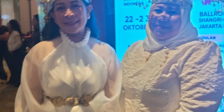 Erna Dari Laboan Bajo Menghadiri Rekarnas IWAPI Ke IV Di Hotel Shangri – La Jakarta
