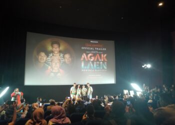 Film AGAK LAEN: MENYALA PANTIKU! Rilis Official Trailer Bukan Prekuel, Bukan Sekuel: Pecah Komedi dan Dramanya! Jadi Komedi dan Tawa yang Menyatukan Penonton Indonesia .