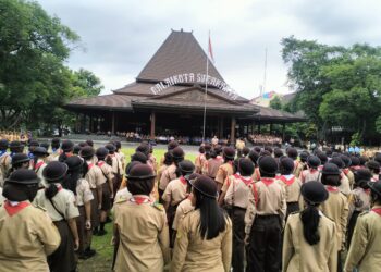 Ribuan Pramuka Gelar ( Parade ) Senja di Balaikota Solo , Ada Antusias Baru di Kalangan Pelajar