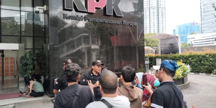 Terendus Dugaan Korupsi di Tubuh Pamkot Serang LSM JAMBAKK Demo KPK