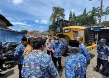 Dapat Keluhan Masyarakat & Pedagang, Wakil Wali Kota Depok Sidak TPS Pasar Kemiri Muka