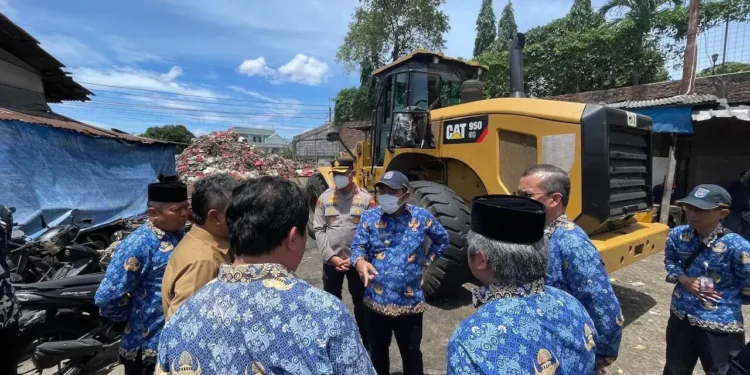 Dapat Keluhan Masyarakat & Pedagang, Wakil Wali Kota Depok Sidak TPS Pasar Kemiri Muka