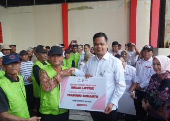 Bupati Jepara Serahkan 100 Becak Listrik Bantuan Presiden Prabowo